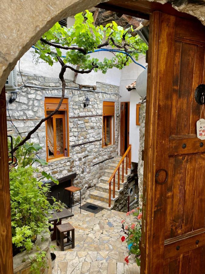 Restaurant & Guest House Semani Берат Екстер'єр фото