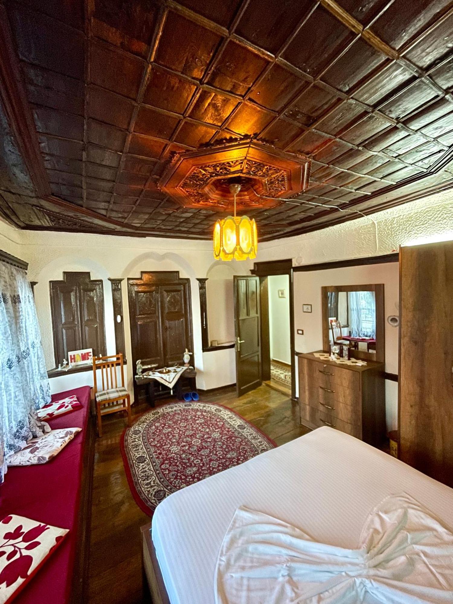 Restaurant & Guest House Semani Берат Екстер'єр фото
