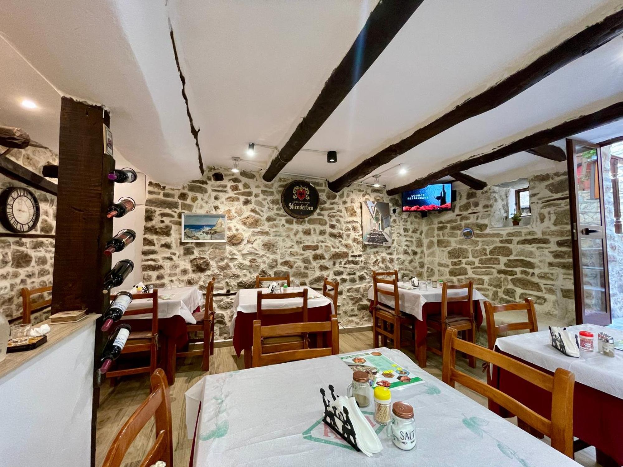 Restaurant & Guest House Semani Берат Екстер'єр фото