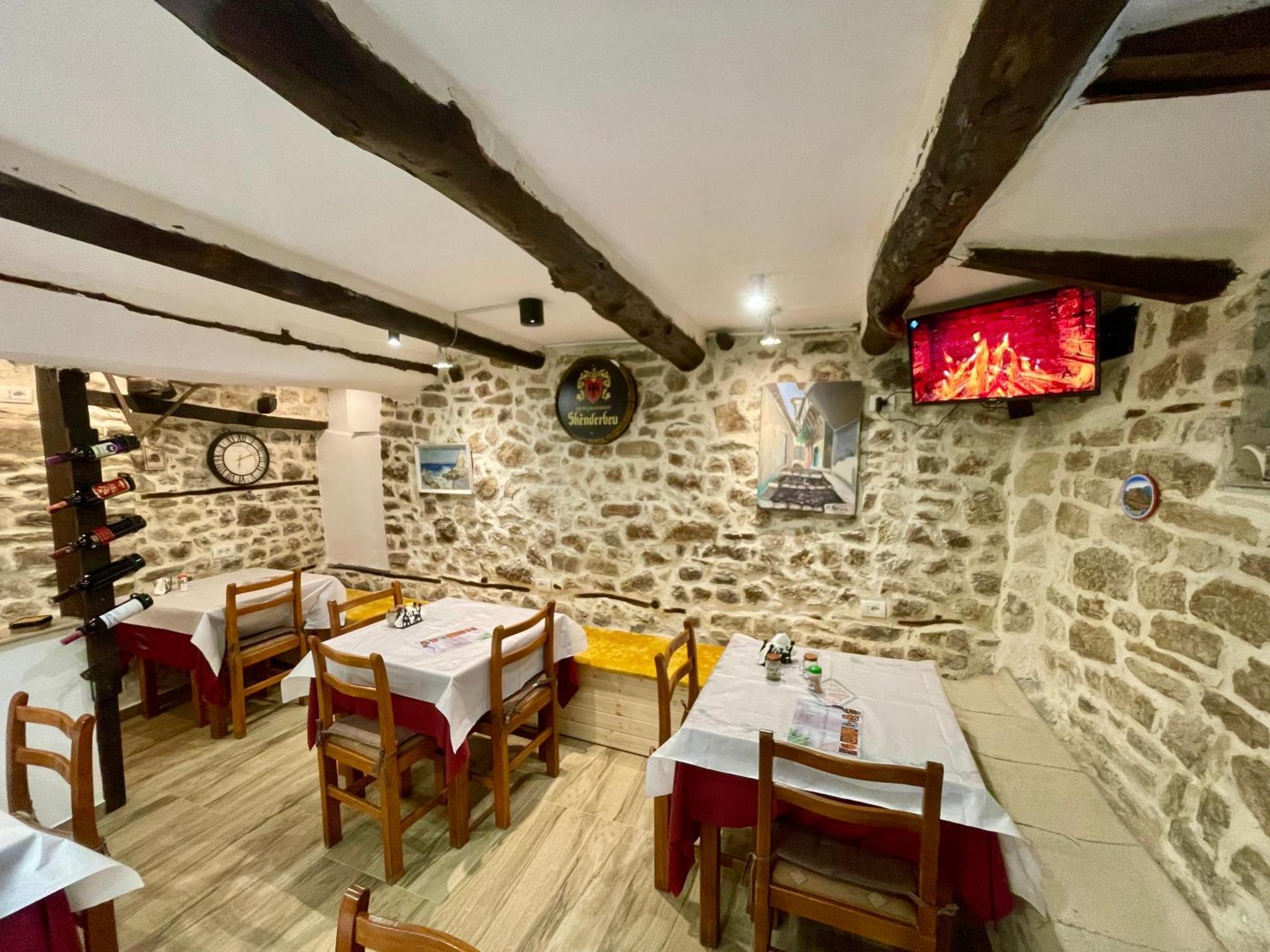Restaurant & Guest House Semani Берат Екстер'єр фото